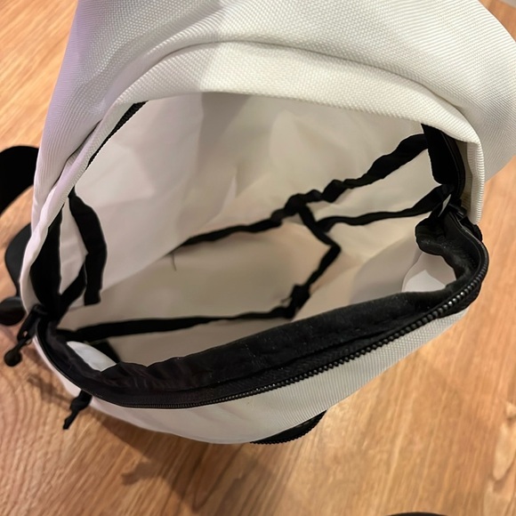 Exclusive Tate McRae “Diamond Fan” White Sling Bag and Stainless Water Bottle - Picture 7 of 13